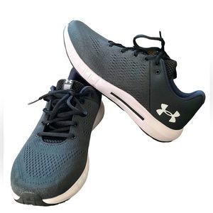 NWT Under Armor Micro G Pursuit D
